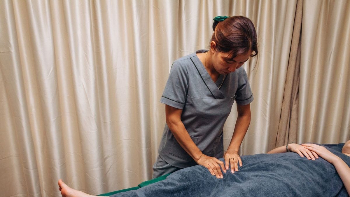 Therapeutic acupressure at Ngải Spa
