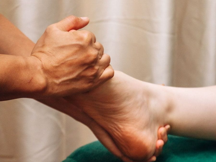 Foot massage bấm huyệt bàn chân tại Ngải Spa
